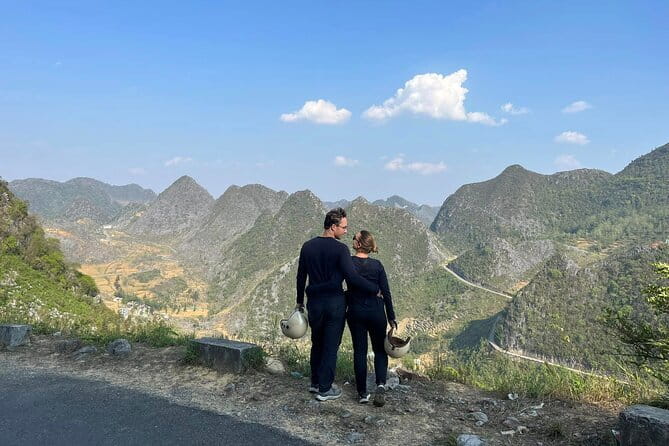 Cat Ba: Lan Ha Bay & Ha Long Bay Boat Trip, biking, kayakin,lunch - Viet Hai village cycling: rice fields, local life, and the fish-massage moment