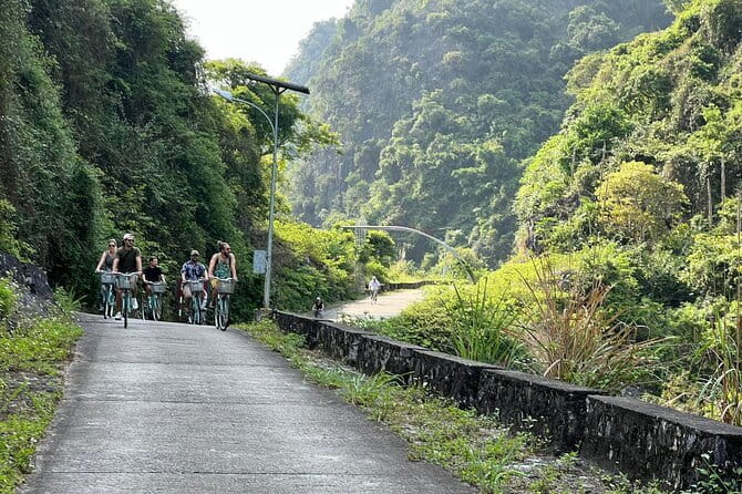 Cat Ba: Lan Ha Bay & Ha Long Bay Boat Trip, biking, kayakin,lunch - Sunset party on Ha Long Bay: the payoff after a busy day