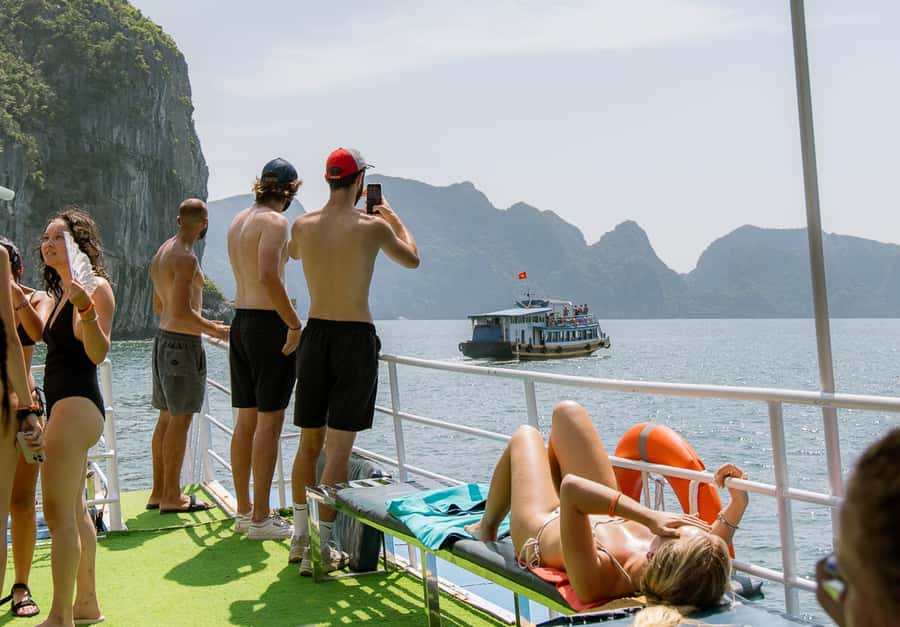 Cat Ba: Lan Ha & Ha Long Bay Kayak & Snorkel Boat Tour - Ba Trai Dao Beach swim time: quiet cove energy and the snorkeling reality check