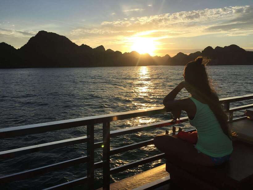 Cat Ba: Sunset and Night kayak with bioluminescent plankton - Beo Harbor and the sunset cruise: Lan Ha Bay before the lights