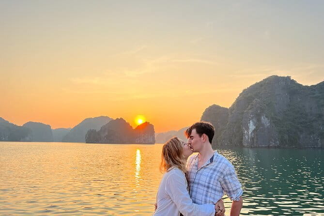 Cat Ba: Sunset & Bioluminescent Kayaking on Lan Ha Bay - Entering Lan Ha Bay’s glow zone: Cat Ba’s best late-afternoon plan
