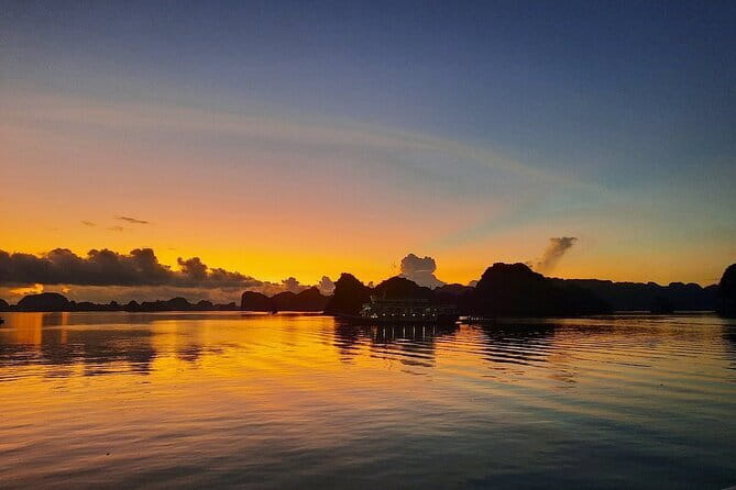 Cat Ba: Sunset & Bioluminescent Kayaking on Lan Ha Bay - Dinner on board at 17:45: eat well before the kayak lights up