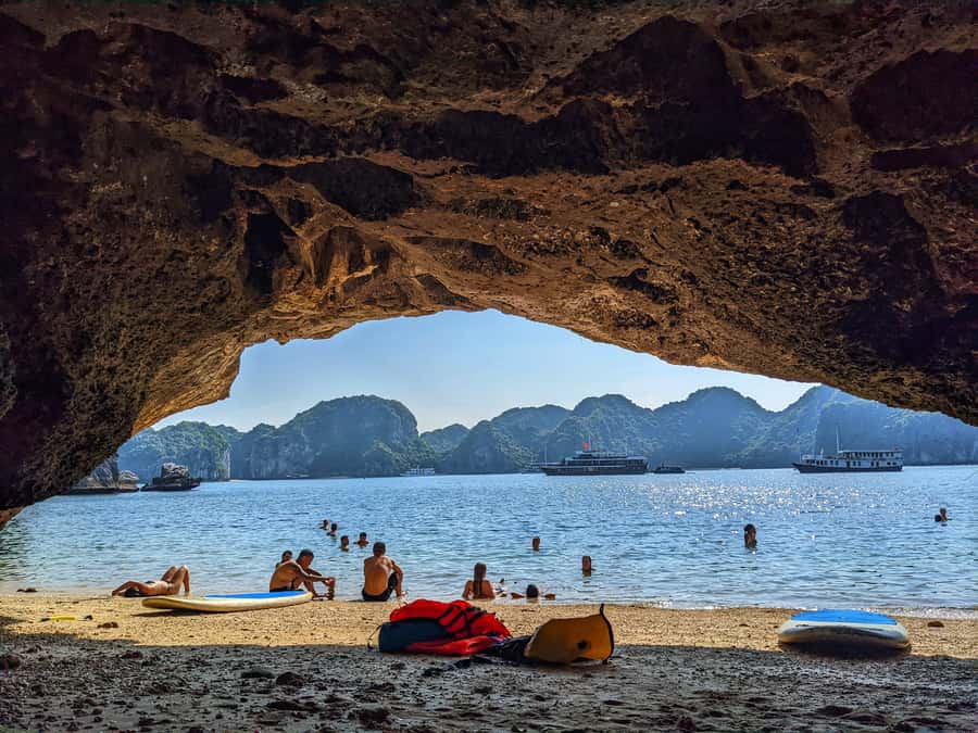 Cat Ba: Truly Lan Ha bay cruise and kayak - Pick-up in Cat Ba town and the cruise start off Lan Ha