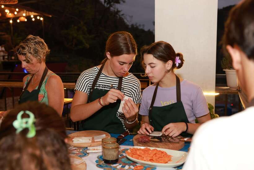 CatBa: Authentic Vietnam Cooking Class and local market tour - Inside Linda Kitchen: How the Cooking Class Actually Runs