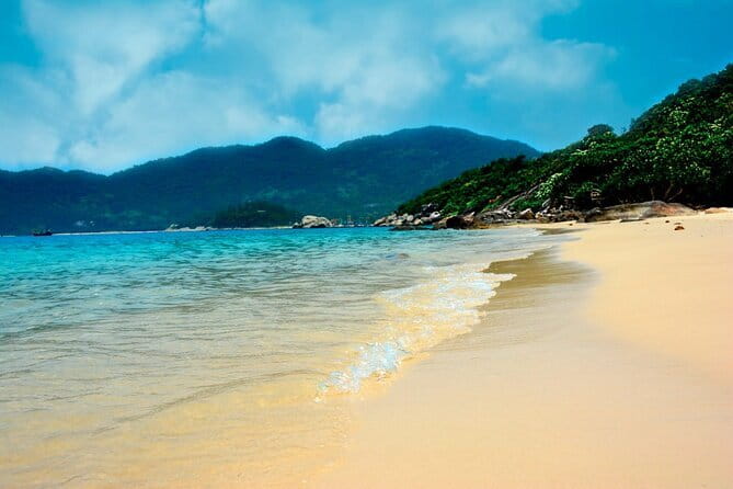 Cham Island: Snorkeling Tour - The hour-long ride on a traditional wooden boat