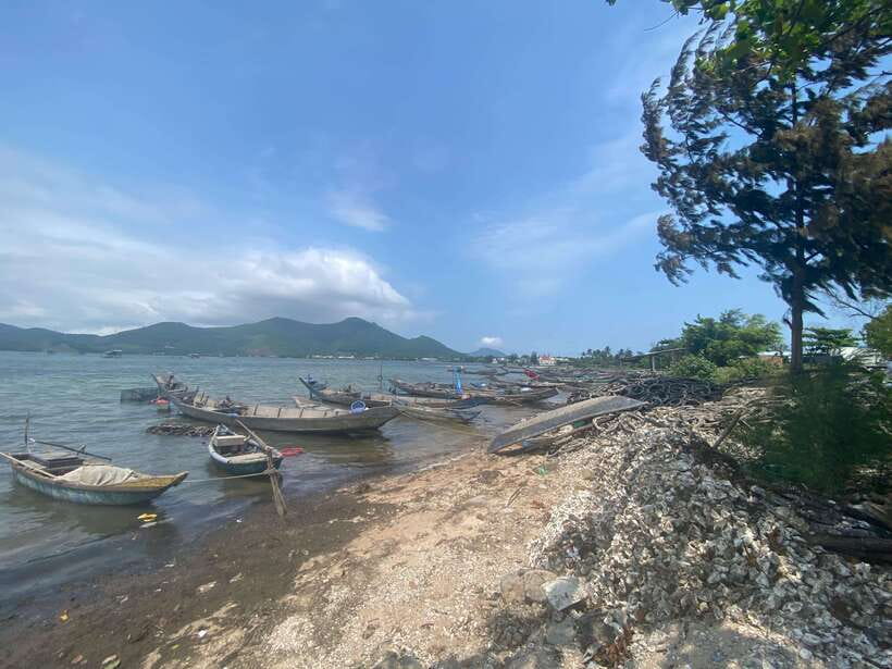 Chan May Port : to Golden Bridge/Imperial City/Hoi An Town - Route Option 2: Hue’s Khai Dinh Tomb, Thien Mu Pagoda, and Imperial City