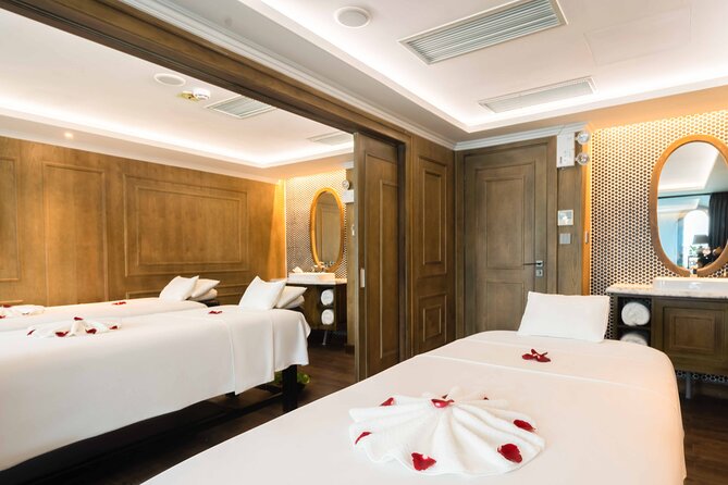Chill Cruise full-day Explore Halong Bay - Lunch onboard (plus tea/coffee): a real part of the value
