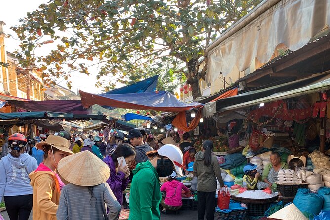 Coconut Basket boat, City tour, Boat ride, Night market from DN - Hoi An night market: how to enjoy it without turning it into a shopping marathon