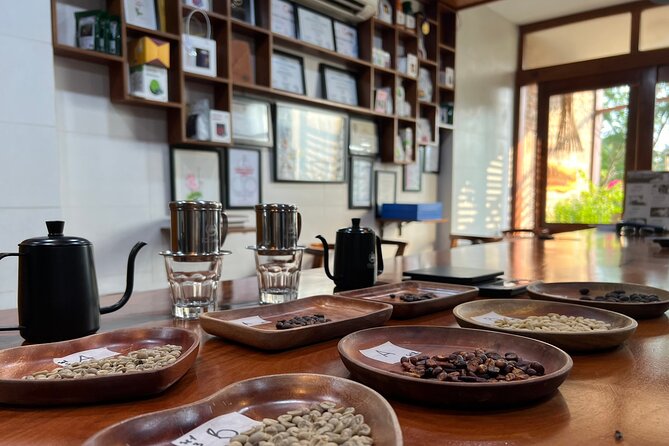 Coffee Workshop in Ho Chi Minh City: Discover the art of coffee - Cupping in practice: tasting roast differences without guessing