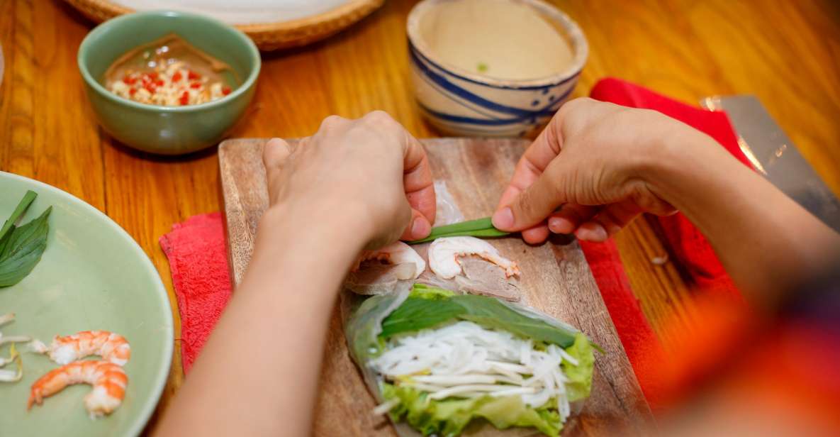 Cooking Class with Ben Thanh Market visit - Ben Thanh Market at 9AM: the meeting point that matters