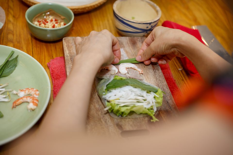 Cooking Class with Ben Thanh Market visit - Taxi to the kitchen: why the timing is tight