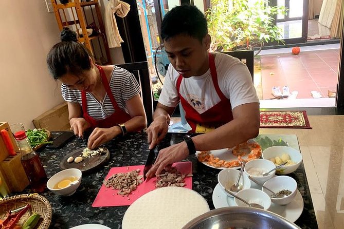 Cooking with Jolie in Hoi An and Lantern making class (JHA4) - The 8:30 start: meeting point and the farm-garden lesson