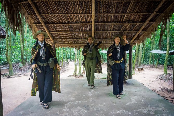Cu Chi Tunnels and Mekong Delta 1 Day Tour With Small Group - Getting picked up in District 1 (and what to do if you’re not)
