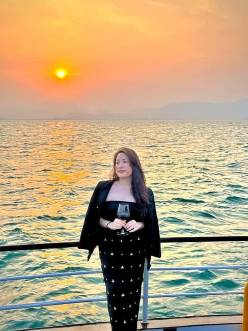 Da Nang: Experience a Magical Sunset Dinner Cruise in DN Bay - Key highlights at a glance
