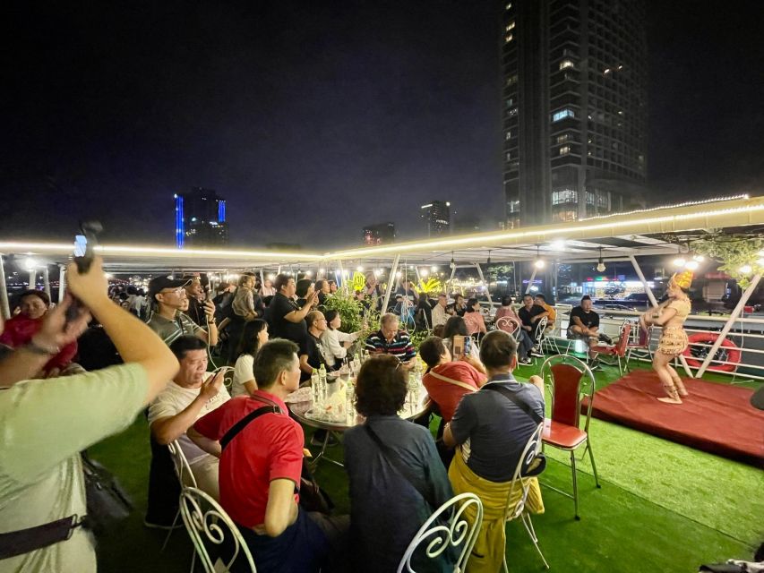 Da Nang: Han River Night Boat Trip with Show on Weekends - The bar and restaurant: how to plan your own dinner