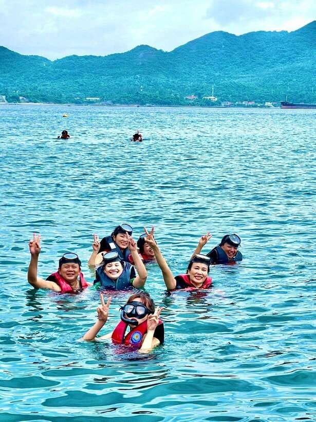 Da Nang/Hoi An: Cham Island Speedboat Tour with Snorkeling - Snorkeling at Xep Beach: easy reef time with real highlights