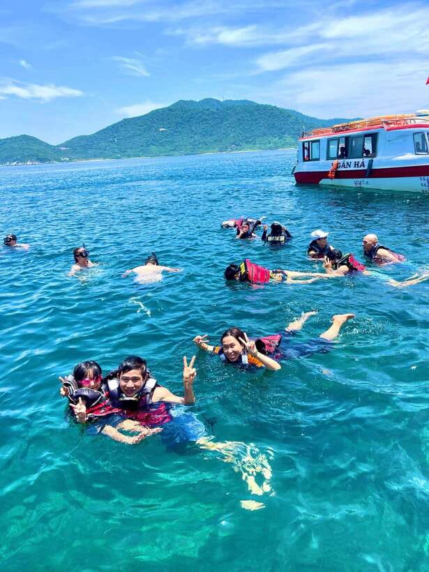 Da Nang/Hoi An: Cham Island Speedboat Tour with Snorkeling - Beach break and lunch on the sand (with showers and hammocks)