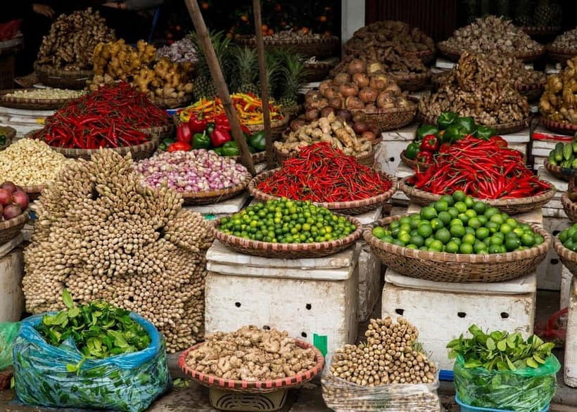 Da Nang/Hoi An: Market Tour, Basket Boat Ride, Cooking Class - The Hoi An market: shopping like a local (with a guide doing the heavy lifting)