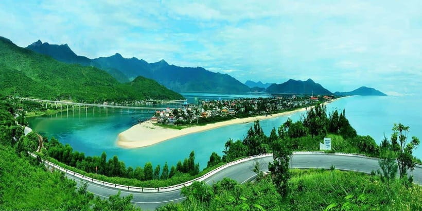 Da Nang: Hue Imperial Day Trip, Hai Van Pass Train, & Lunch - Pickup in Da Nang and the pace you’ll actually feel