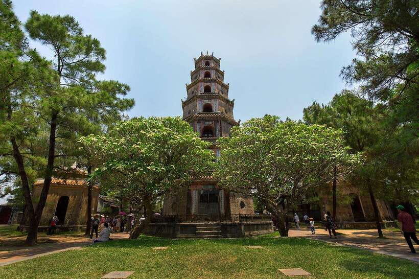 Da Nang: Imperial Hue And Scenic Hai Van Pass Discovery Tour - Y Thao Garden lunch break: a needed reset between the big sights