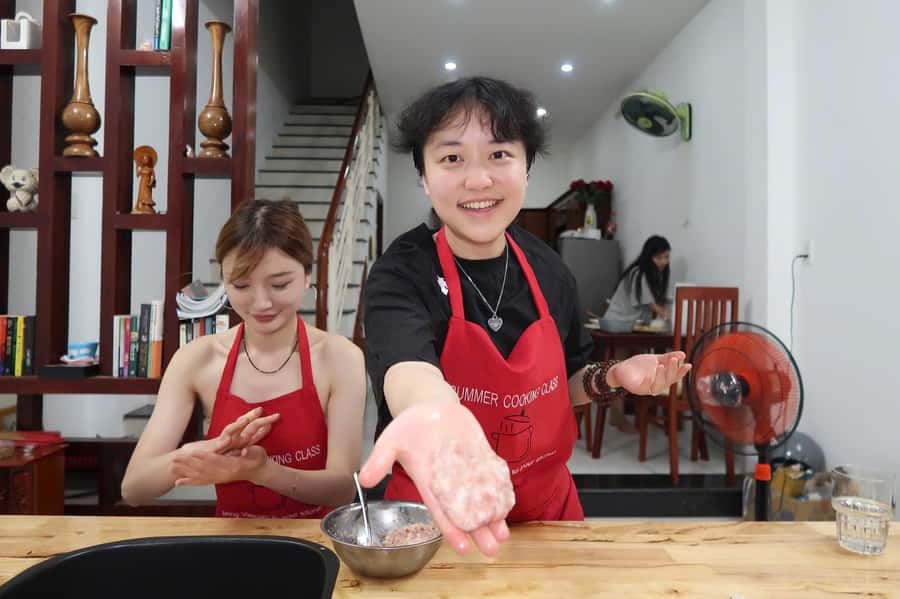 Da Nang: Making 5 Vietnamese dishes with Local Market Trip - Language Options and What to Expect from the Instructor