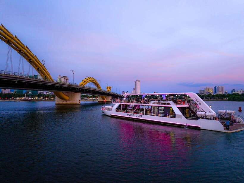 Da Nang: Poseidon Cruise with Dinner and Dragon Bridge Show - On the water: what you see during the 60–75 minutes on the Han River