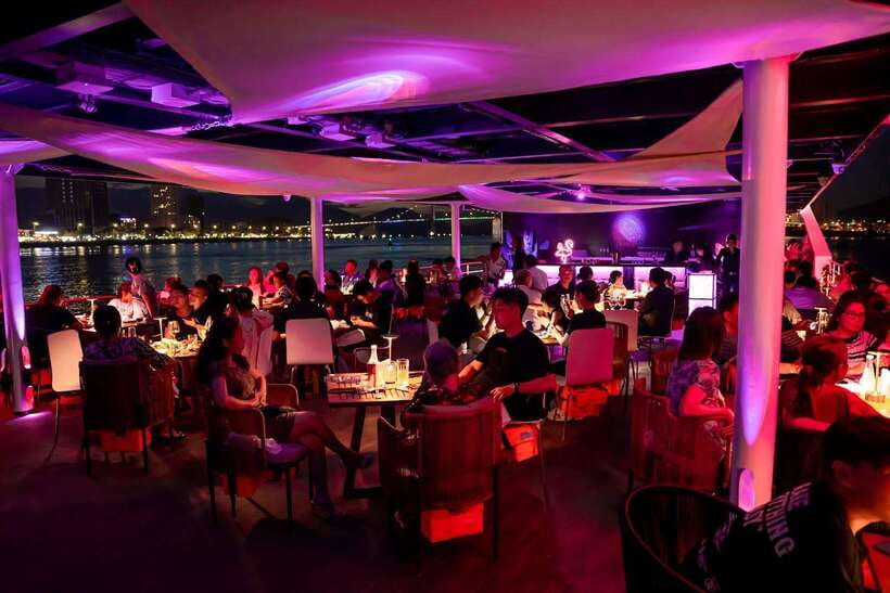 Da Nang: Poseidon Cruise with Dinner and Dragon Bridge Show - Dinner on the Poseidon Cruise: Asian-European set menu plus seafood choices