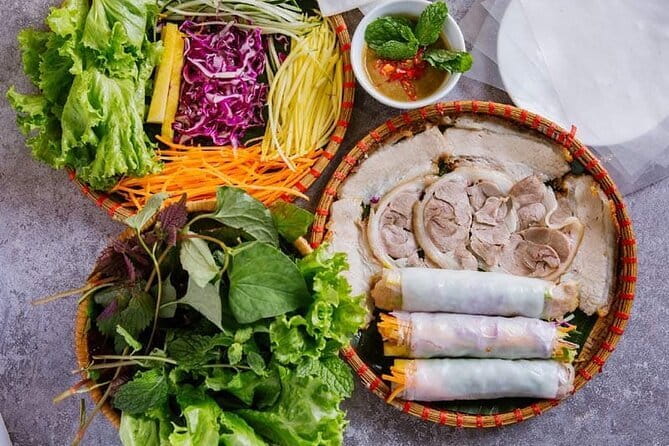 Da Nang Street Food Private Tour With Local Students - Why Da Nang Street Food With Local Students Feels More Like a Night Out