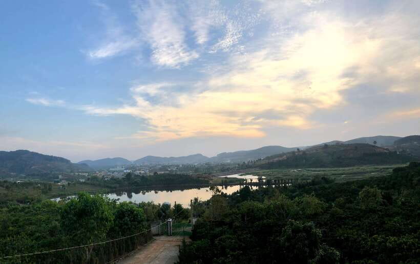 Dalat : City Tour With Local Guide - Meeting Your Guide and Riding in Dalat by Scooter