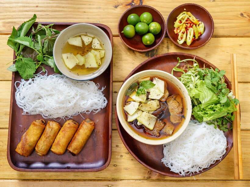 Dalat: Home Cooking Class with Central Market Tour - From cooking to eating: you’ll actually sit down with your work