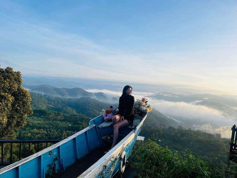 DaLat: Sunrise, Clouds, Peaceful Mornings from 4:00 to 10:00 - After sunrise: green tea hills, wind turbines, and quick photo breaks