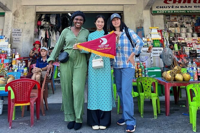 Danang Food Tour With Local Students - Chợ Cồn snacks you’ll want to recognize: bánh bèo, nem lụi, chè