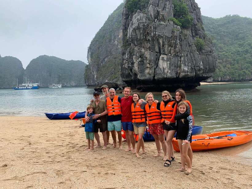 Đảo Cát Bà : 1Day Kayaking,Swimming,Cycling,Snorkeling,Lunch - From Cat Ba Town to Bèo Harbour: an early start that’s worth it