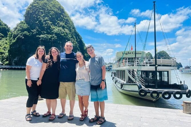 Day Trip - Luxury Experience in Ha Long Bay by Saquila Yacht - Vietnamese tea ceremony: tasting with a guided story