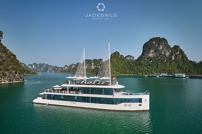 DELUXE Halong Bay Day Tour From Hanoi, Daily Operated 2024 - 2025 - Food and drinks: the included lunch is a real part of the value