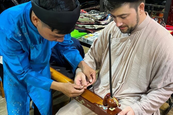 Dinner Cruise & Music Folk Song on the Perfume River in Hue - Getting Started at Tòa Khâm: Photos and Traditional Hue Attire Before Boarding