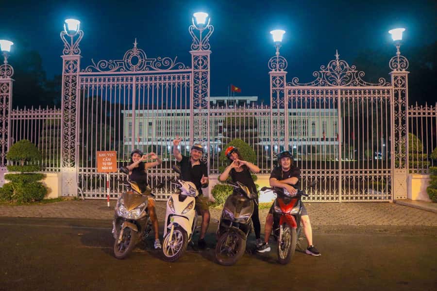 Discover Saigon Hidden Spots on Night Motorbike Adventure - The First Big Moment: A Secret Saigon River View Spot