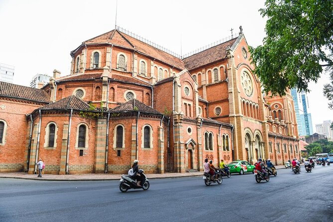 Discover Saigon Main Sights by Walking - Key things that make this tour work