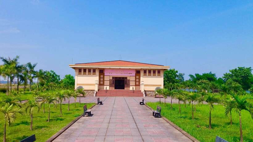 DMZ Half-Day Tour from Hue: Vinh Moc Tunnels - The Ben Hai River and the 17th Parallel Split