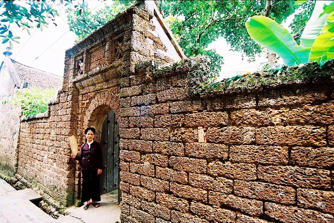 Duong Lam Ancient Village Private Tour: Ancient Vestage, Fortress - Stop 2: Mong Phu Village Hall and Temple (1533)