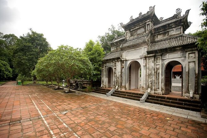 Duong Lam Ancient Village Private Tour: Ancient Vestage, Fortress - Lunch at a local family: included, simple, and helpful