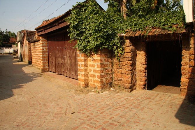 Duong Lam Ancient Village Private Tour: Ancient Vestage, Fortress - Biking in Duong Lam: the best kind of work-rest ratio