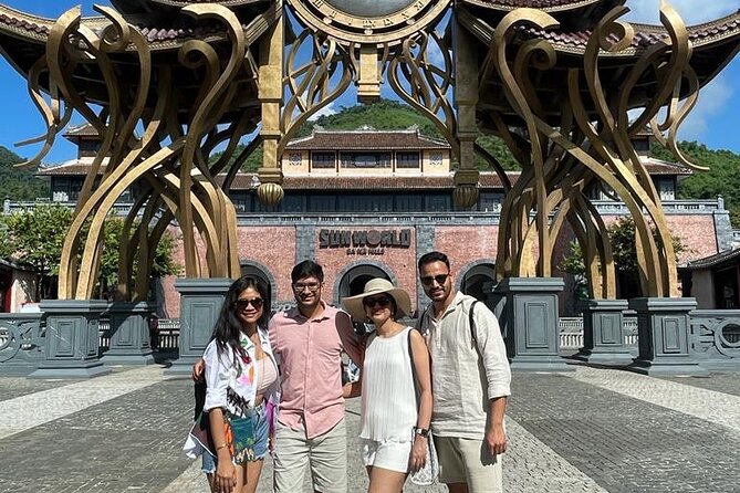 Early tour/ transfer from Hoi An/Da Nang to Golden bridge - Golden Bridge walk: hands, angles, and weather reality