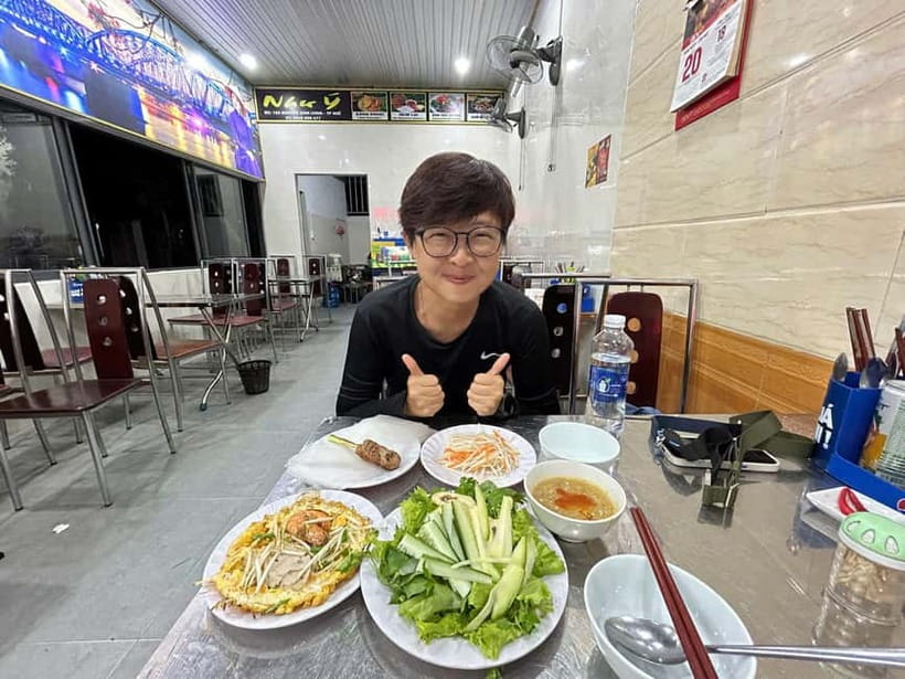 Eat like a local with a local - Tip Based Walking Tour - Key things to know before you go