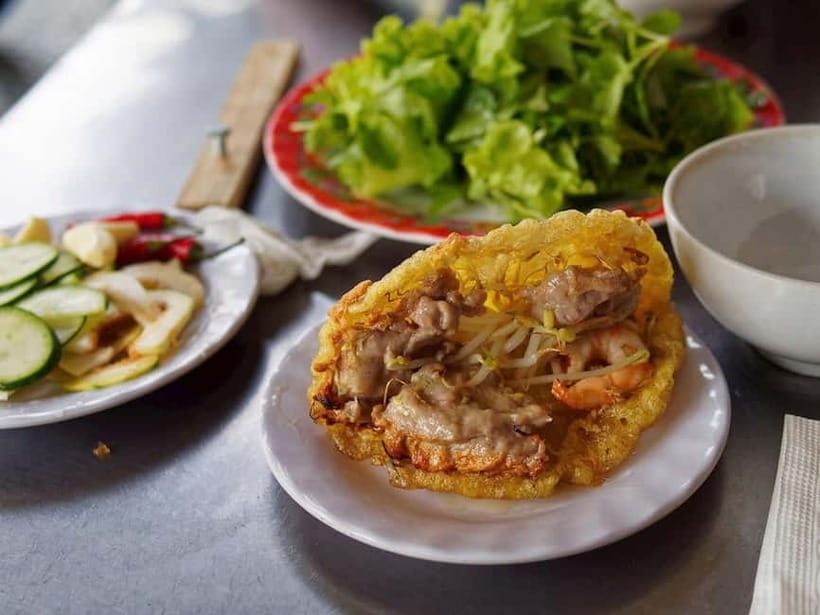 Eat like a local with a local - Tip Based Walking Tour - Local Restaurants and Street Stalls: What You’ll Actually Experience