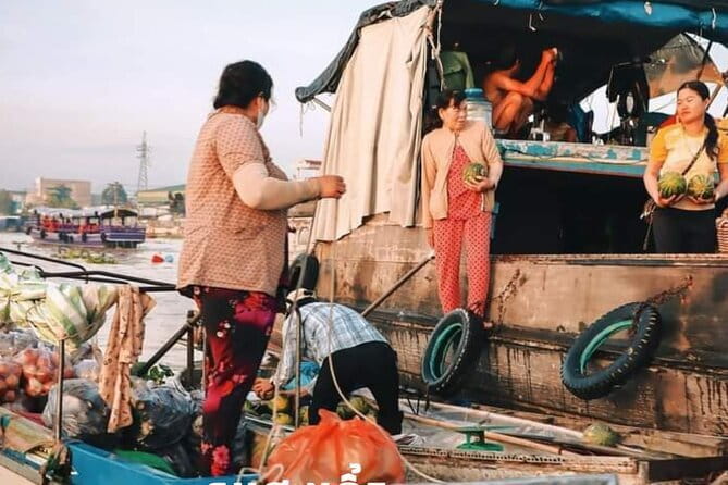 Explore Floating Market with Local People - Key things to look for before you go