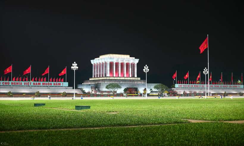 Explore Hanoi Old City By Cycling Tour With Small Groups - West Lake calm: Tran Quoc Pagoda and Truc Bach area on a bike