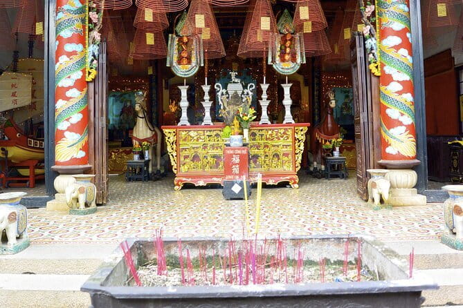Explore Hoi An Ancient Town and Coconut Village with Dinner - Who should book this tour?