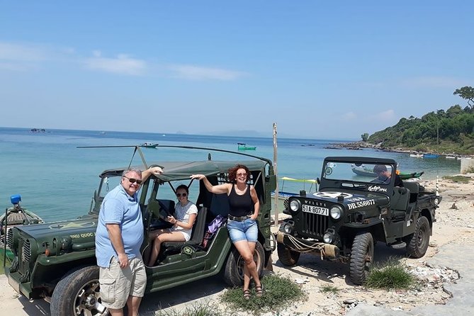 Explore the north of Phu Quoc island by private US Army Jeeps - Stop 4: Rạch Vẹm Floating Fishermen Village Lunch