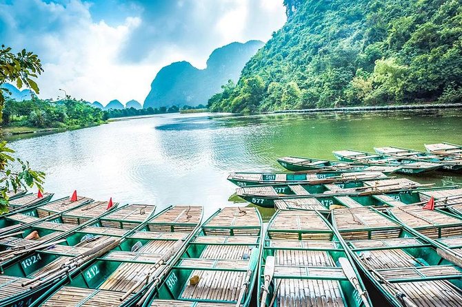 Exploring Bai Dinh Pagoda -Trang An -Mua Cave with Buffet Lunch 1 Day From Hanoi - Guides and group size: what makes the day feel easy